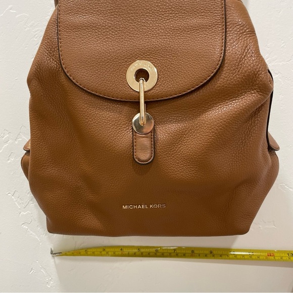 Michael Kors Raven Medium Pebbled Leather Backpack Brown Tan Snap Fastening - Picture 15 of 16